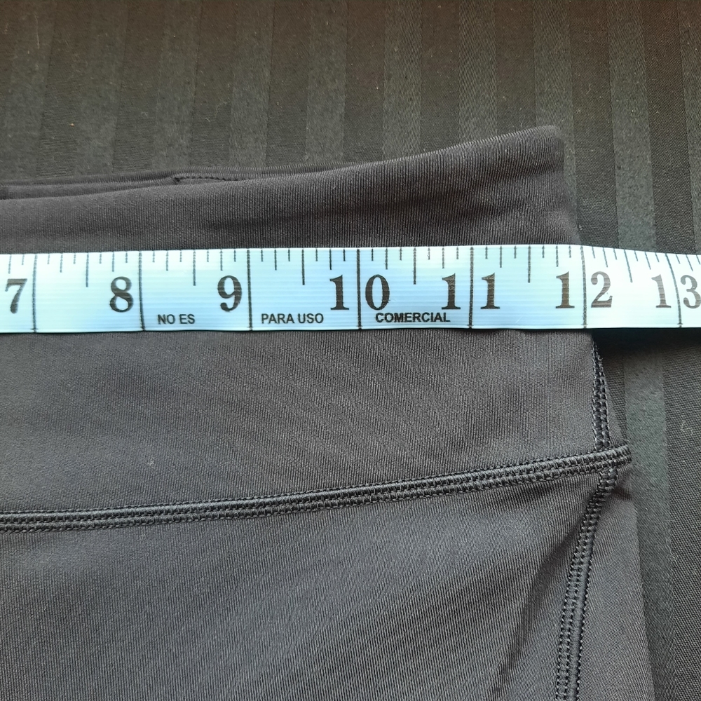 Lululemon track & train black short size "4" - Picture 10 of 14